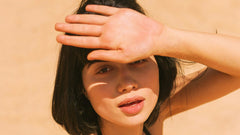 Hoe kies ik een natuurlijke zonnebrand die geschikt is voor een gevoelige huid?