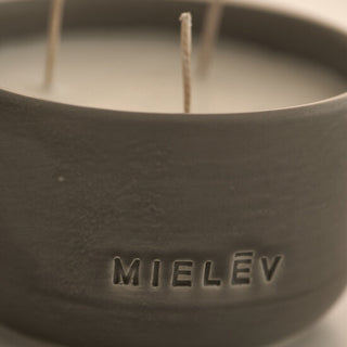 Hand-Crafted Ceramic Candle (granaatappel/jasmijn/amber) Mielēv