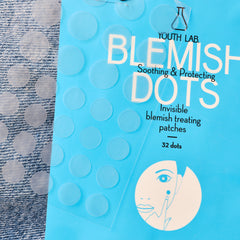 Blemish Dots tegen Puistjes en Mee-eters Youth Lab.