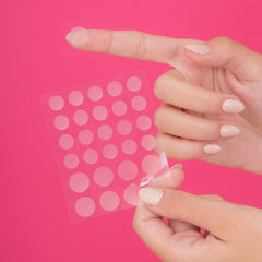 Blemish Dots tegen Puistjes en Mee-eters Youth Lab.